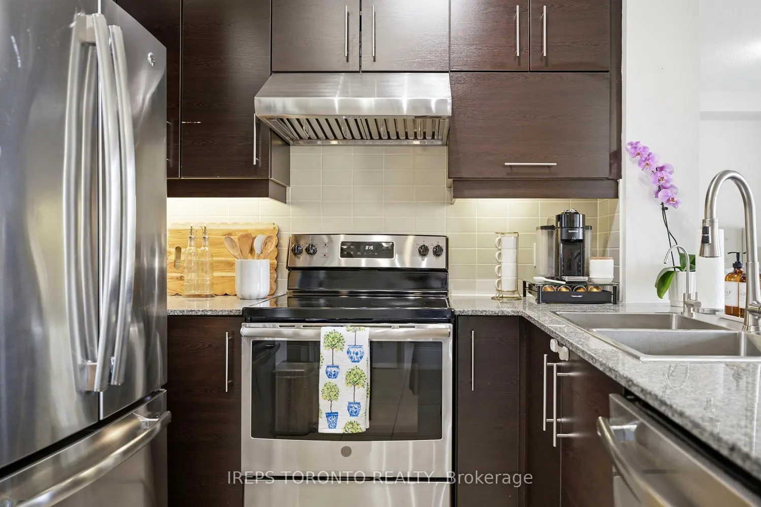 233 South Park Road Ph01 photo 4