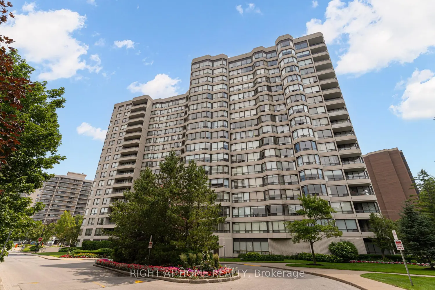 1101 Steeles Avenue 411