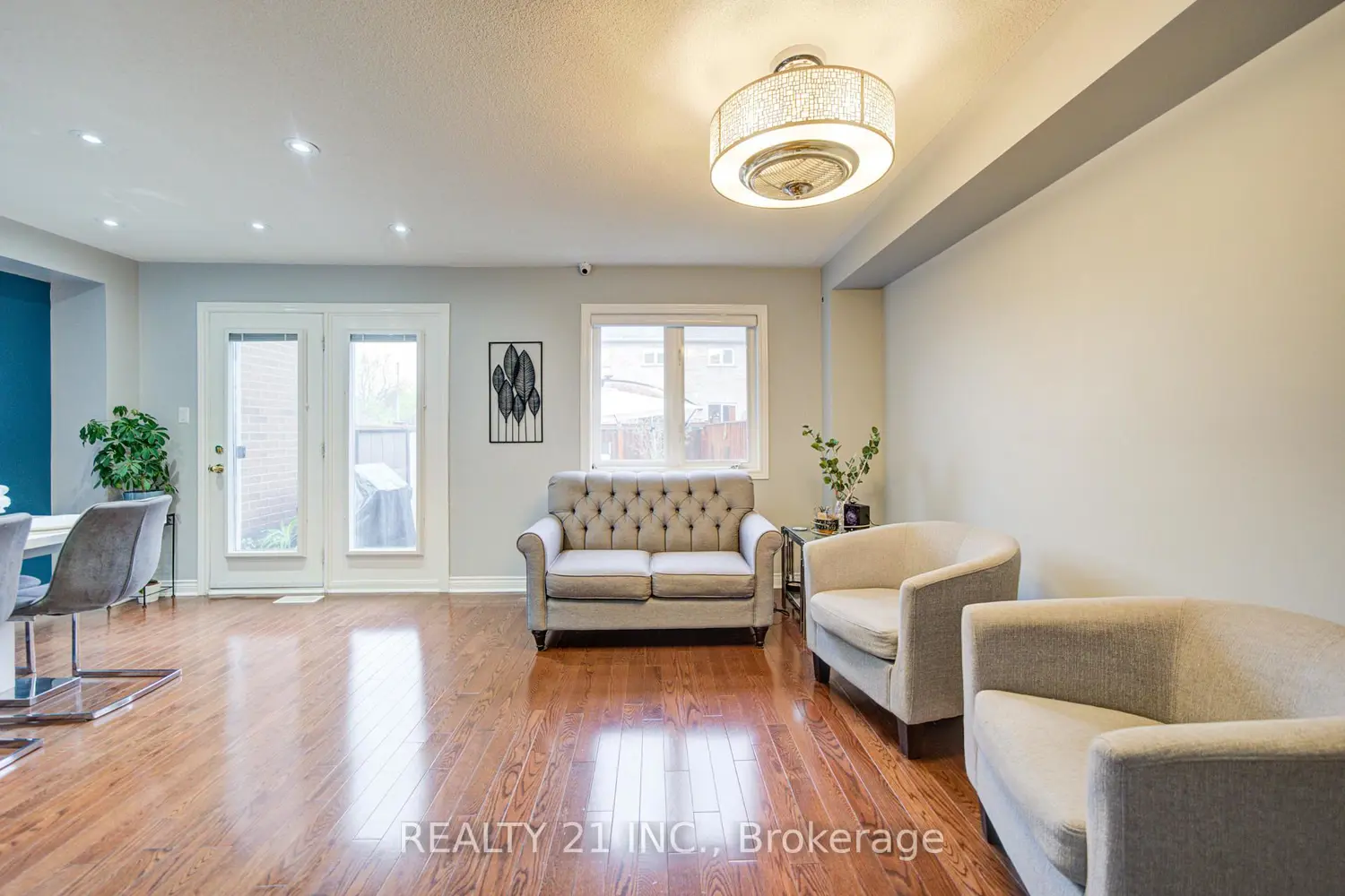 36 Lurcook Street photo 4