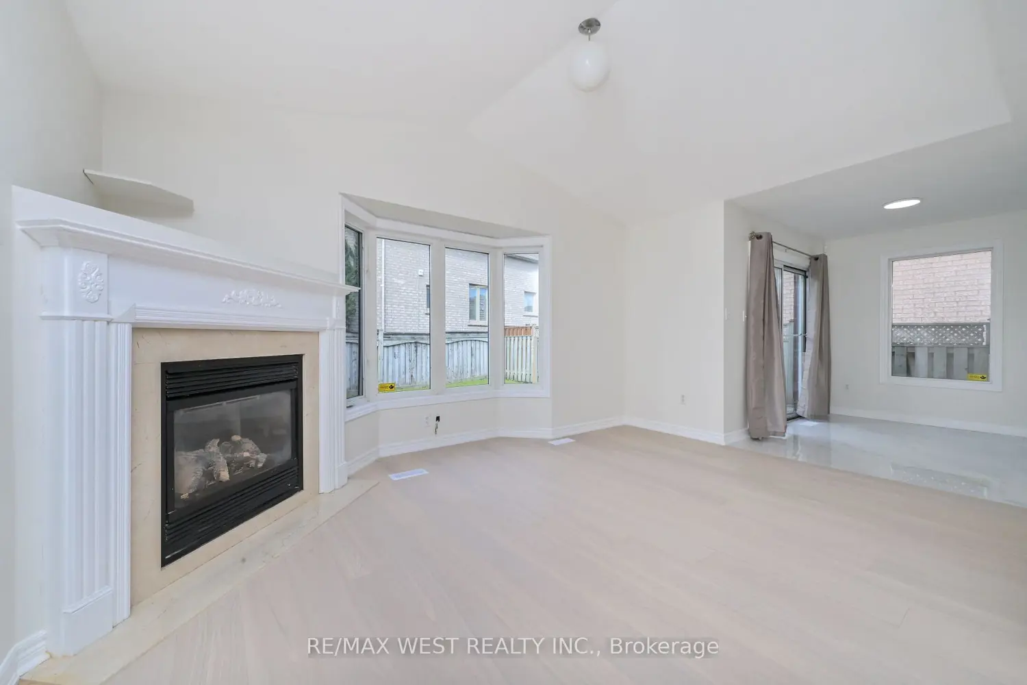 8 Terrastone Court photo 3
