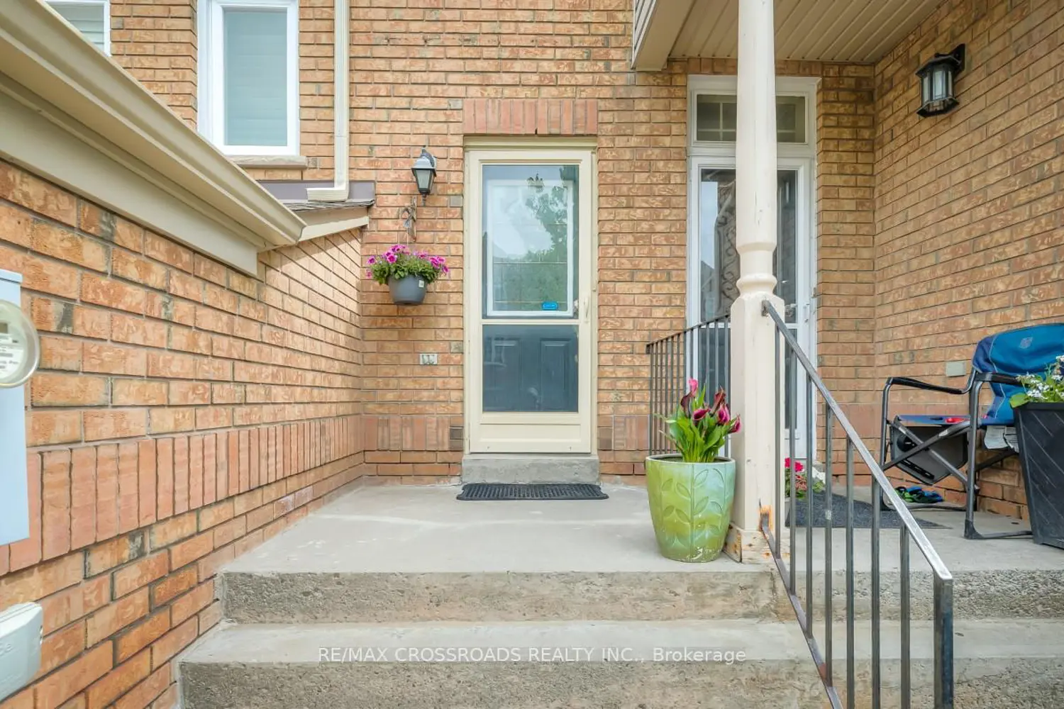 8 Larissa Court