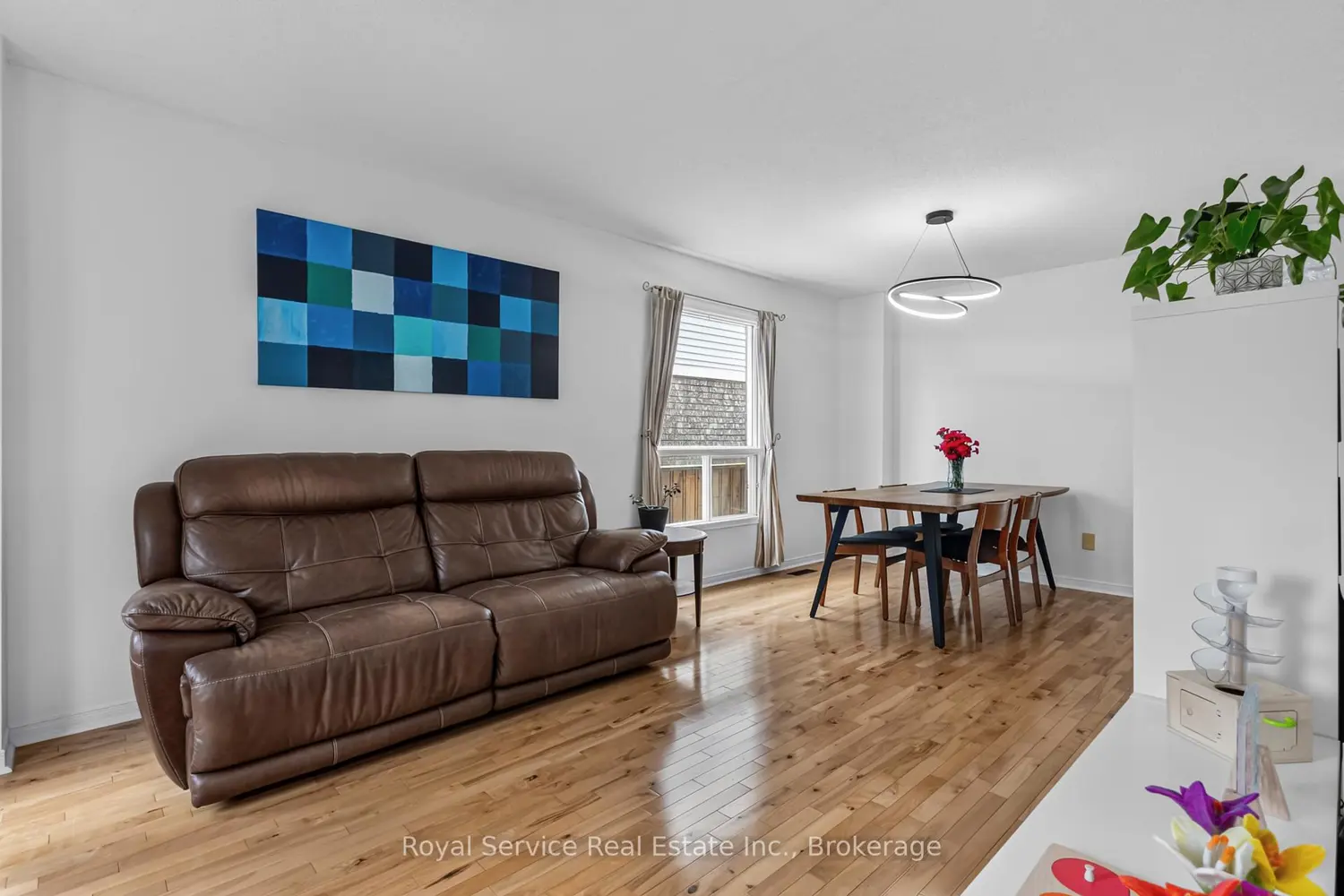 56 Stanford Crescent photo 3