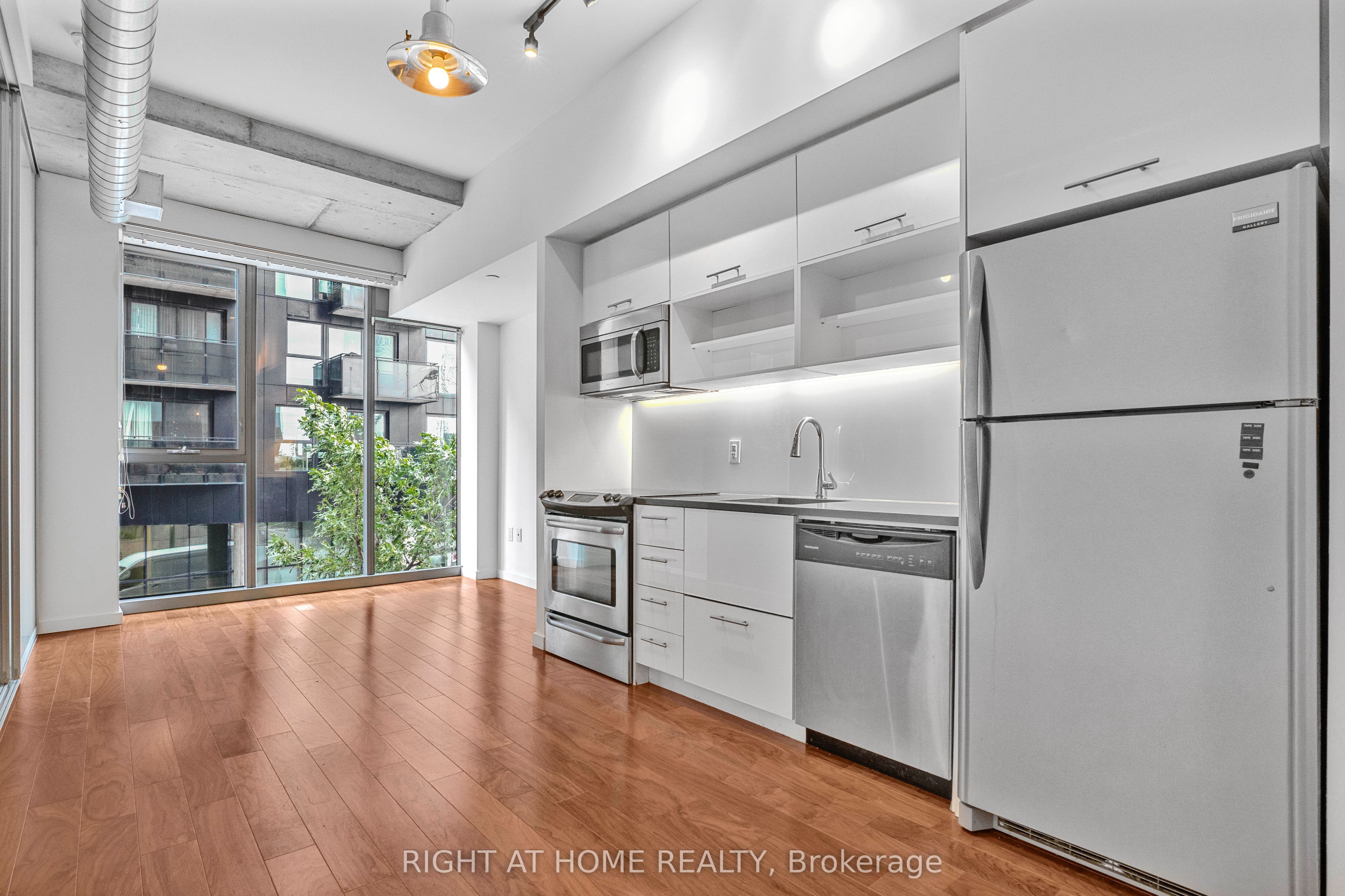 306-32 Trolley Crescent, Toronto, ON, M5A 0E8 photo 5