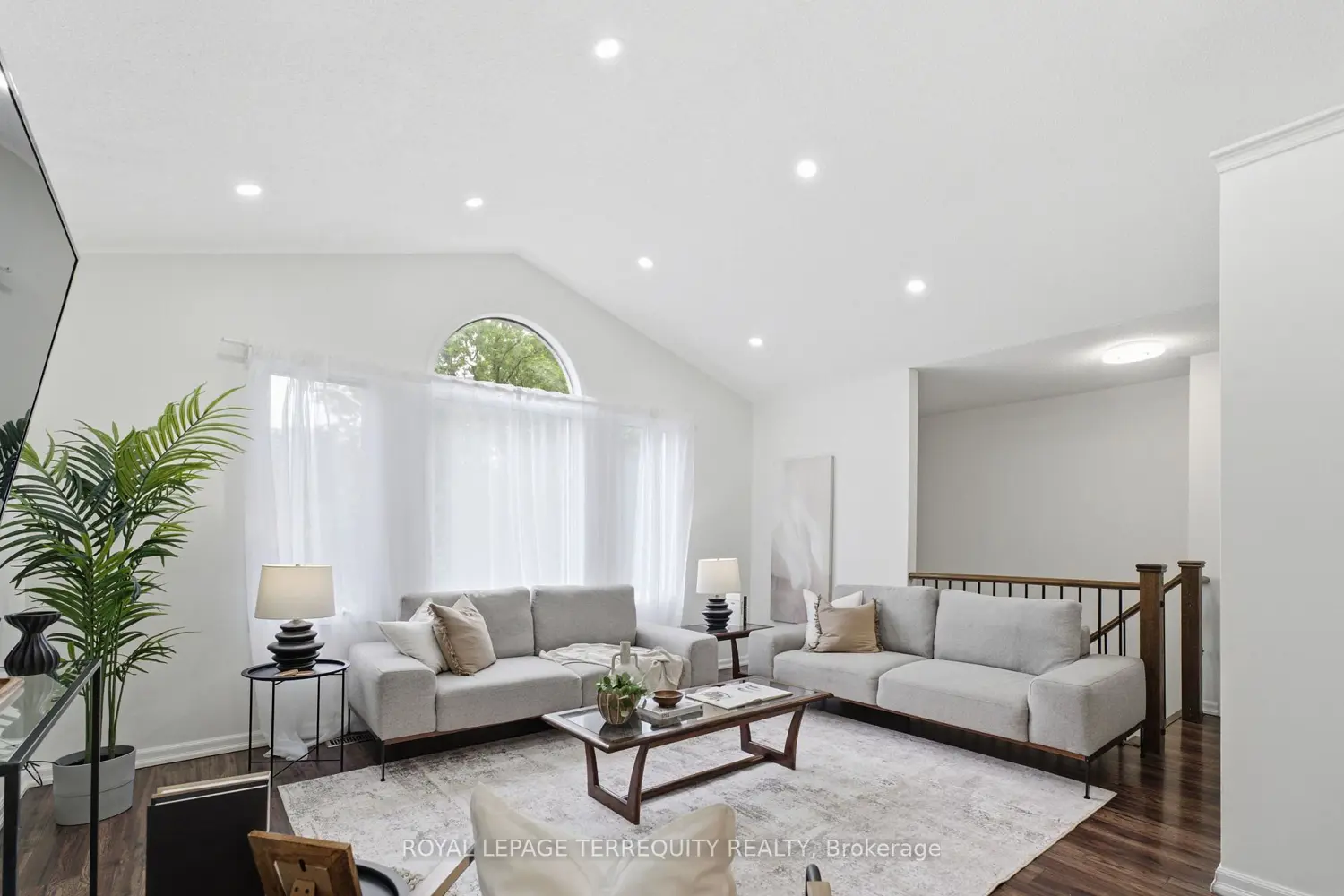 48 Borland Court photo 5