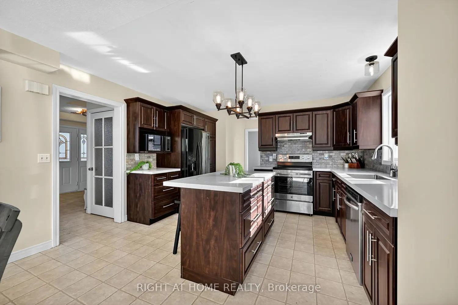 8 Talbot Road photo 3
