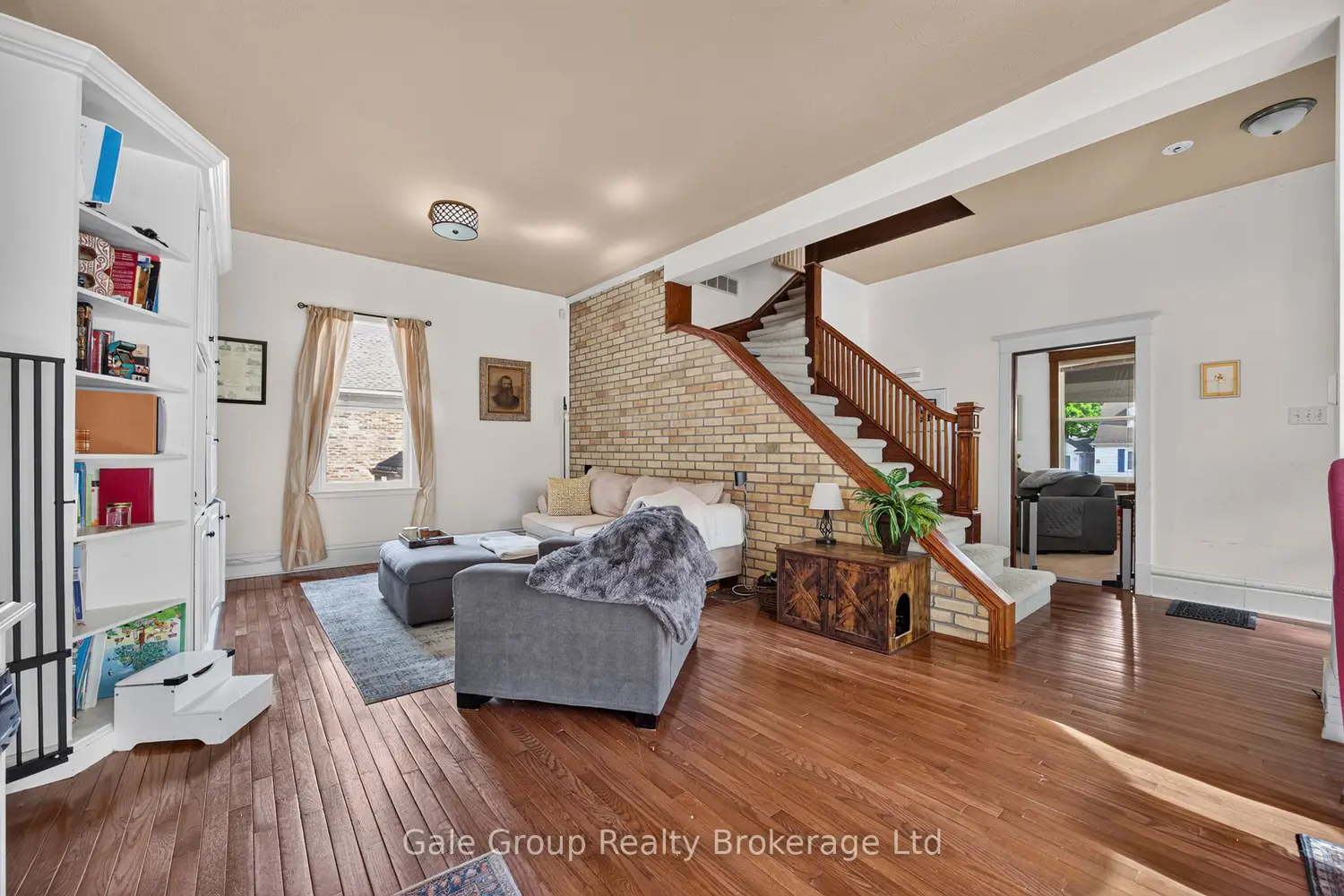 445 Vincent Street photo 3
