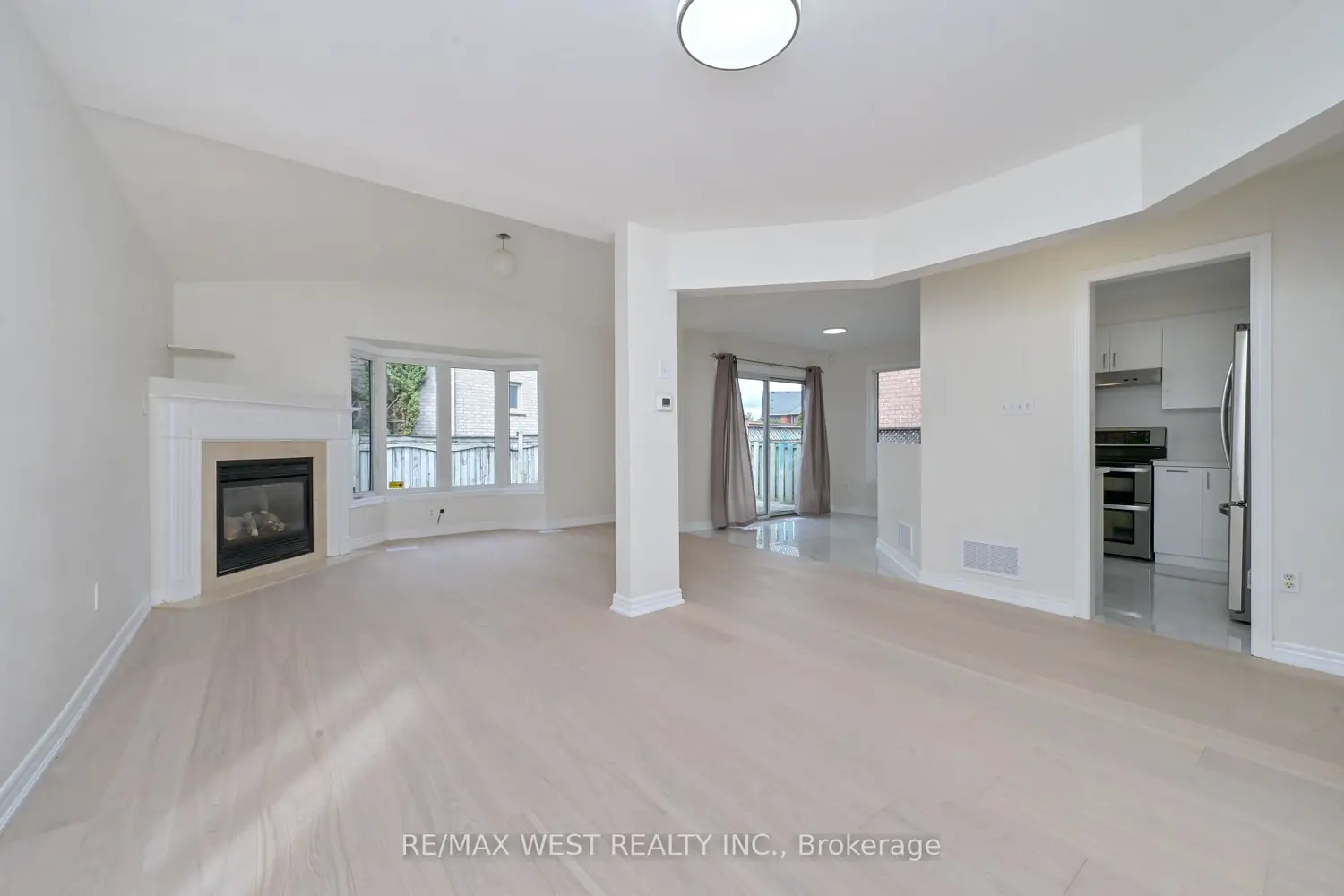 8 Terrastone Court photo 2
