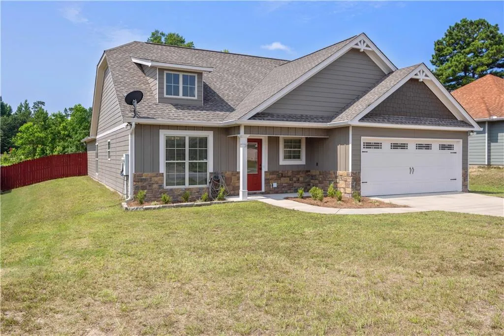 6 Woodchase Court, Smiths Station, AL 36870