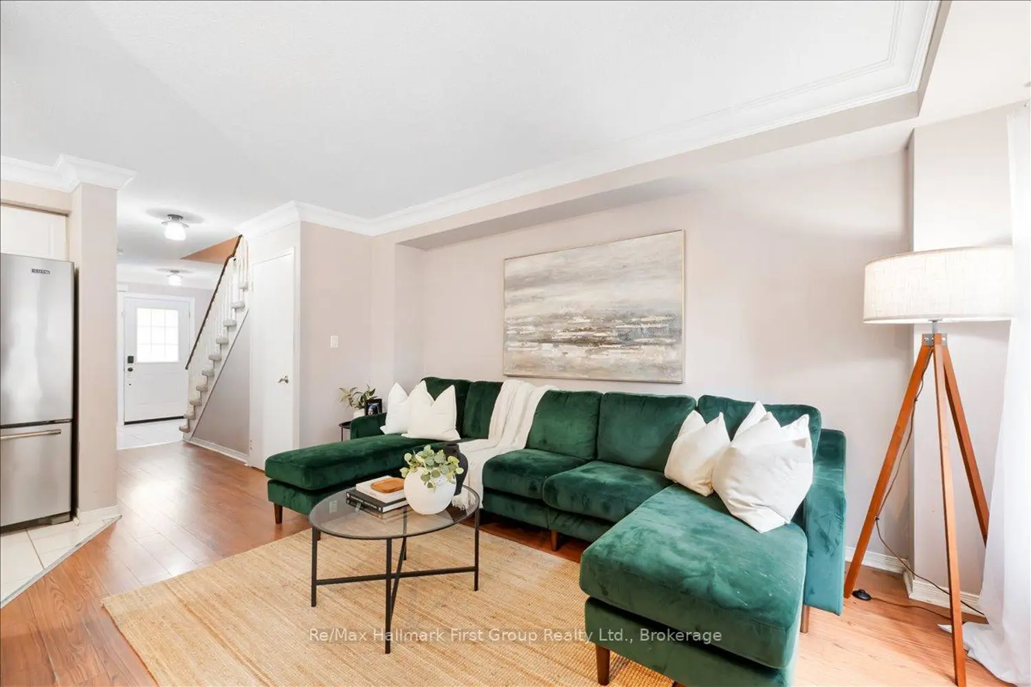 9 Alexis Way photo 3