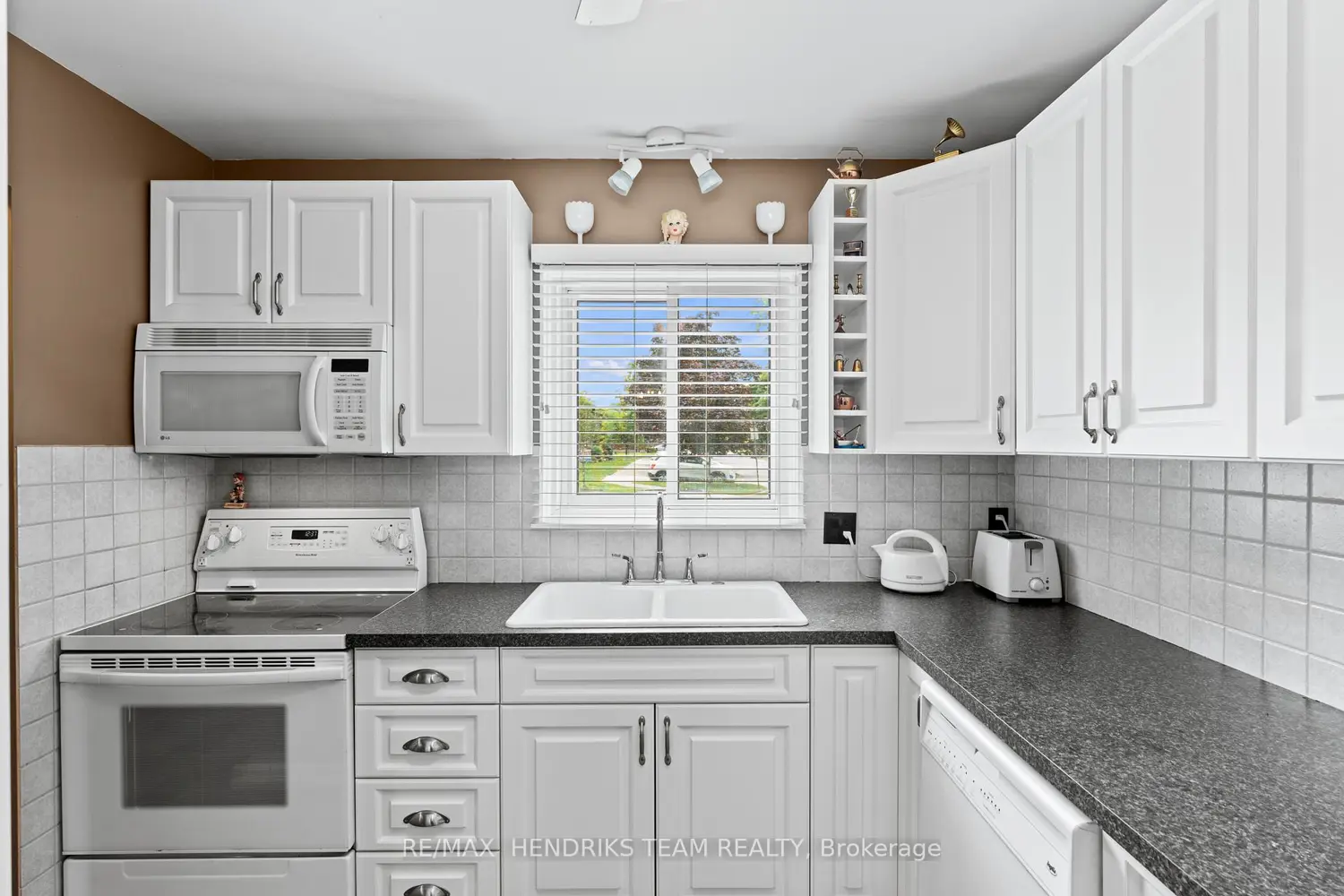 64 Forster Street 20 photo 3