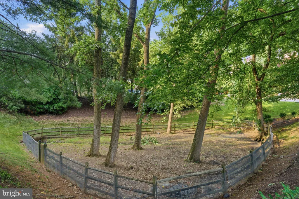 4009 Highwood Court NW, Washington, DC 20007