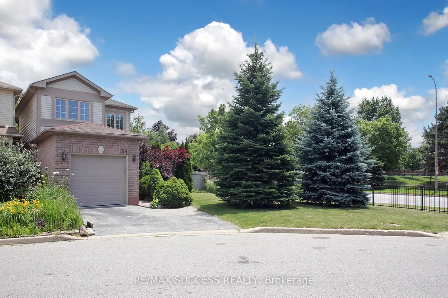 34 Greengrove Way photo 2