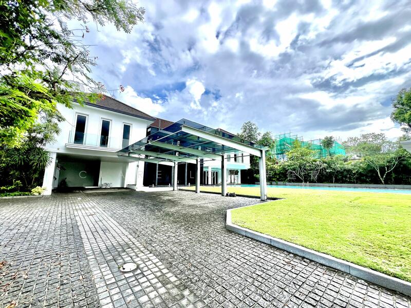 89666882 Stunning Gcb with lawn, pool and built in lift for rent