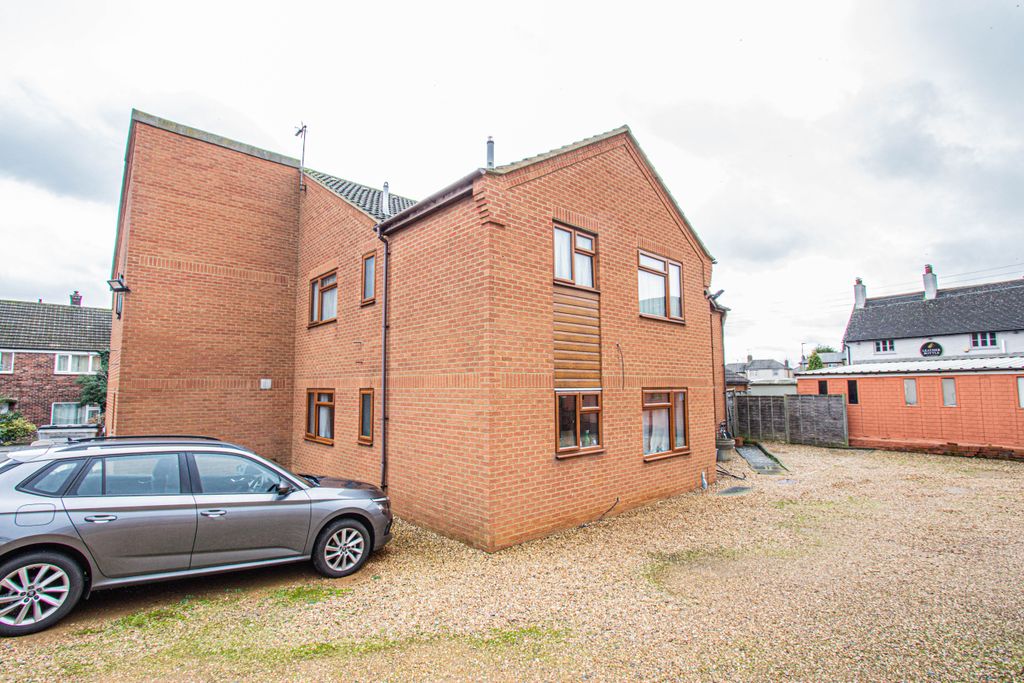 1 bed flat for salePark Road, Irthlingborough NN9 photo 3