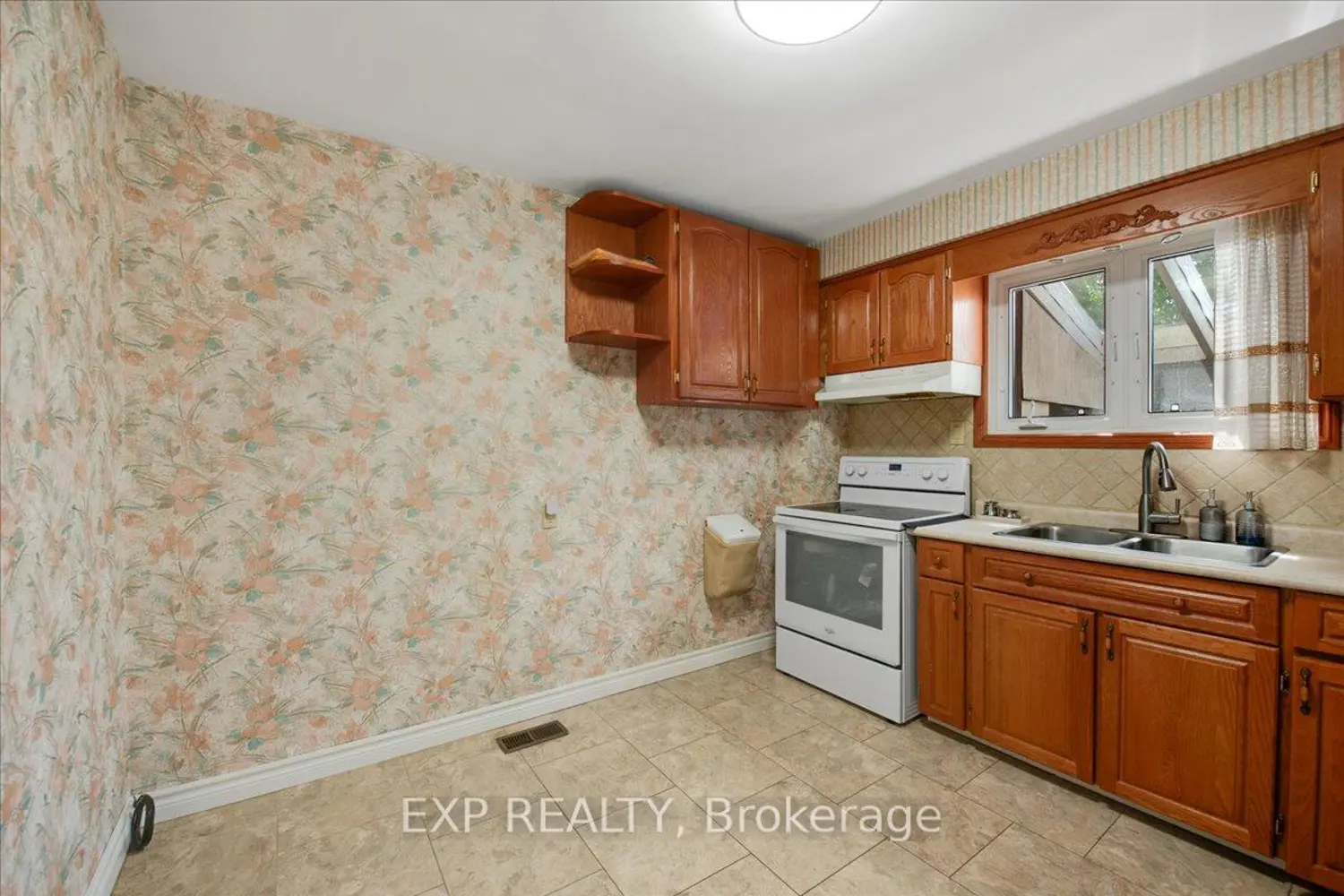 376 Surrey Drive photo 5
