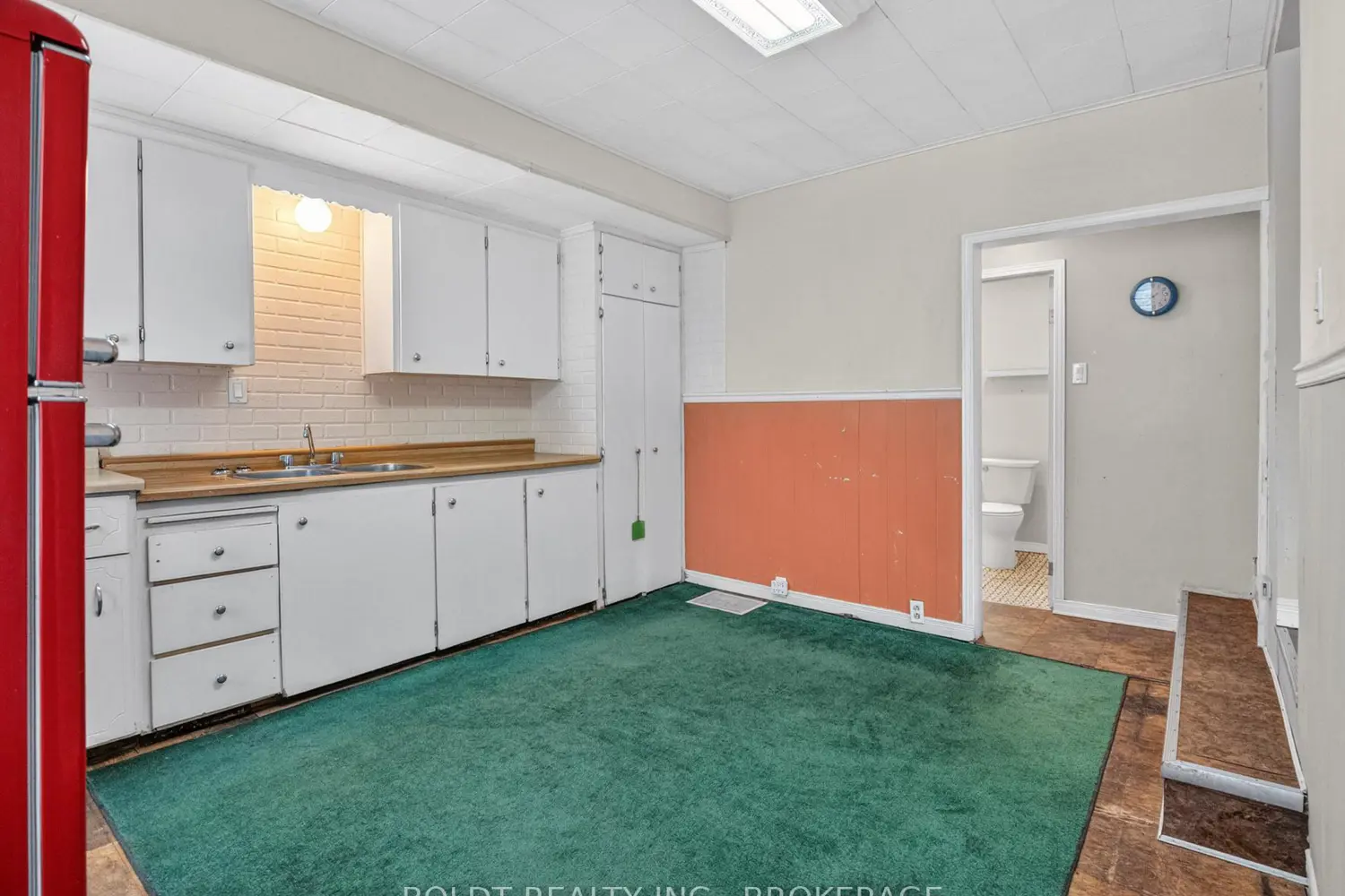 78 Maple Street photo 3
