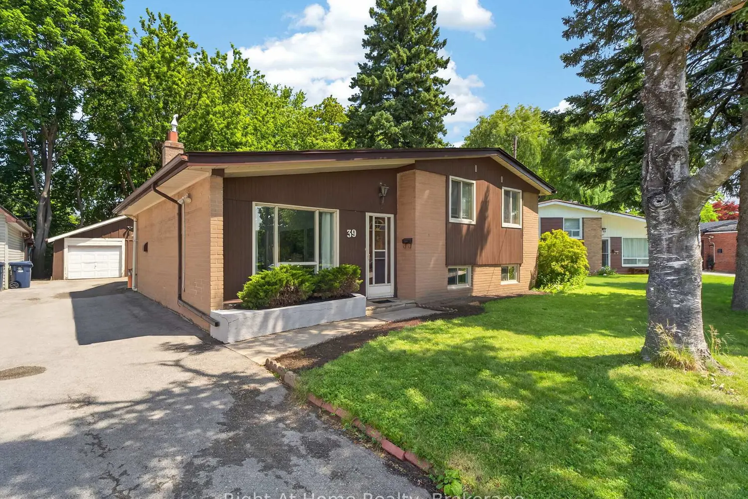39 Benlight Crescent