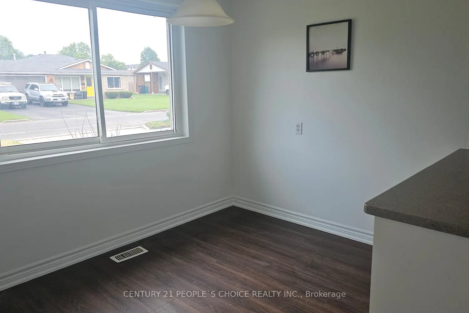 58 Belwood Crescent photo 3