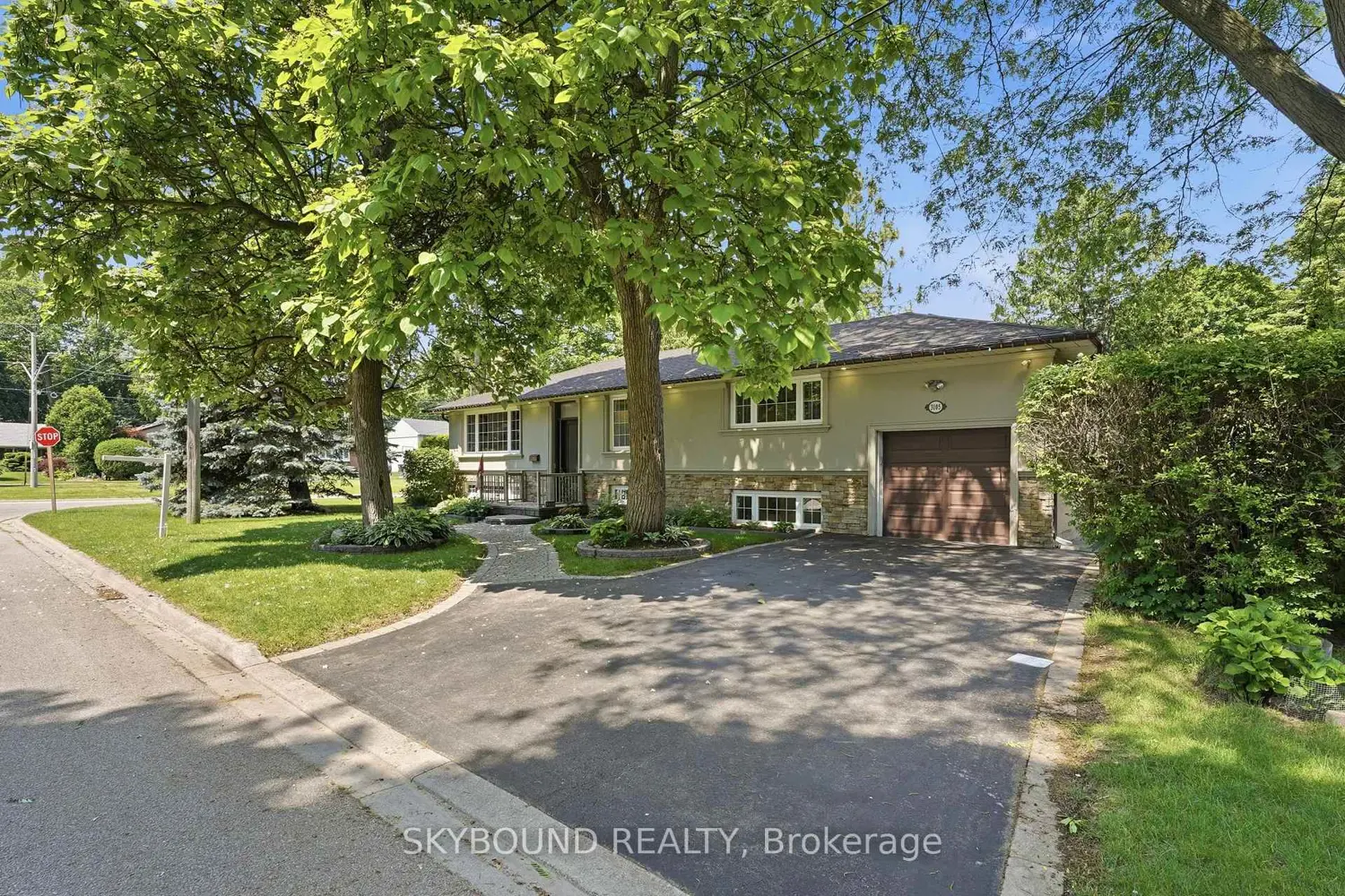 3105 Ballydown Crescent photo 2