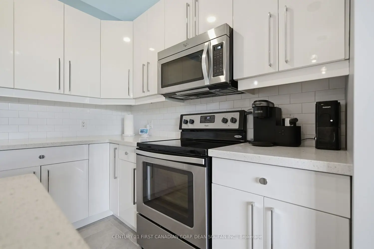 739 Springwood Crescent photo 5