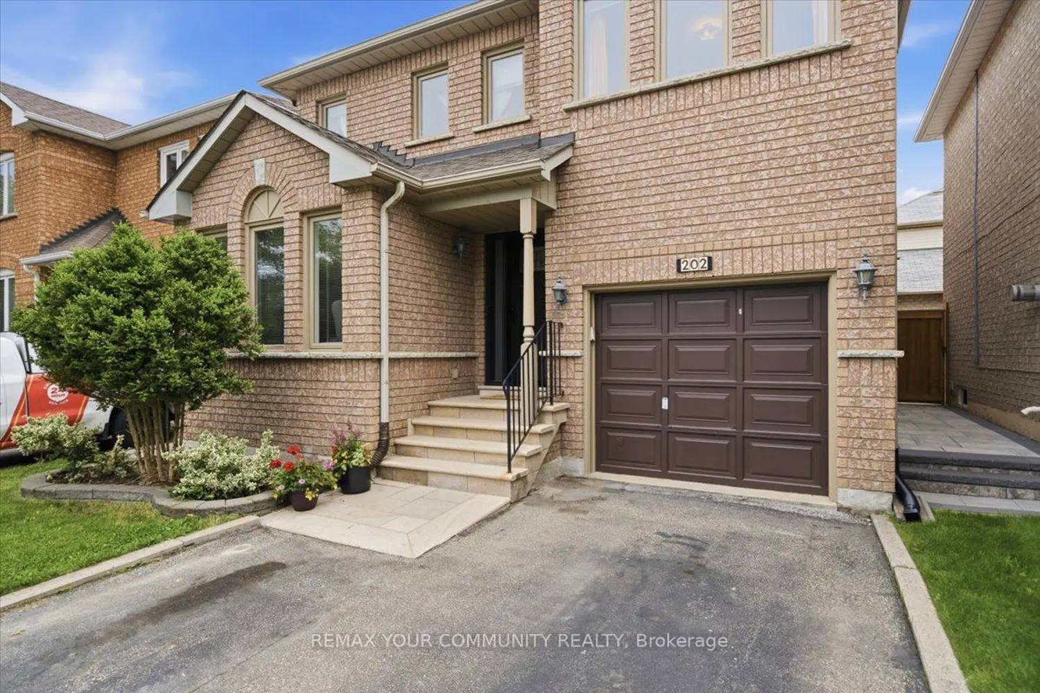 202 Matthew Drive photo 2