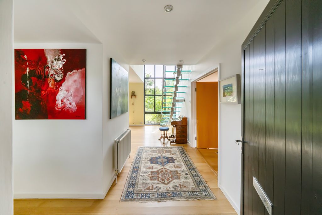 5 bed detached house for saleRoad Running Through, Oxford OX33 photo 5
