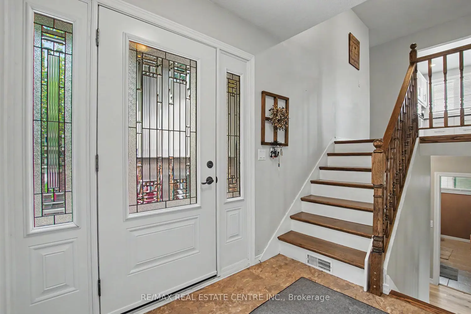 1045 Queens Bush Road photo 3