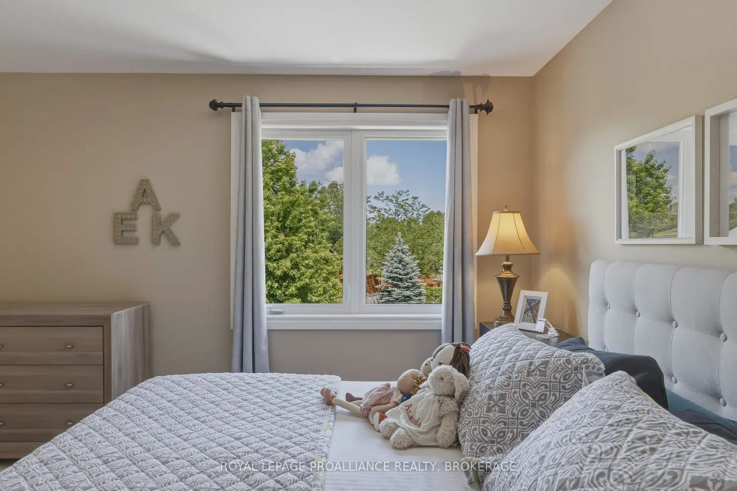 92 Windermere Boulevard photo 4