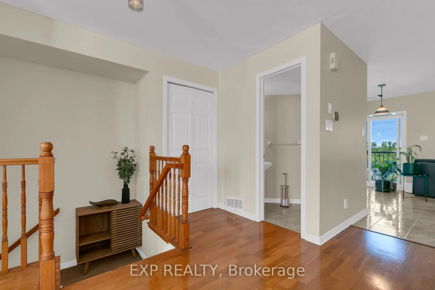 555 Reardon Private photo 3