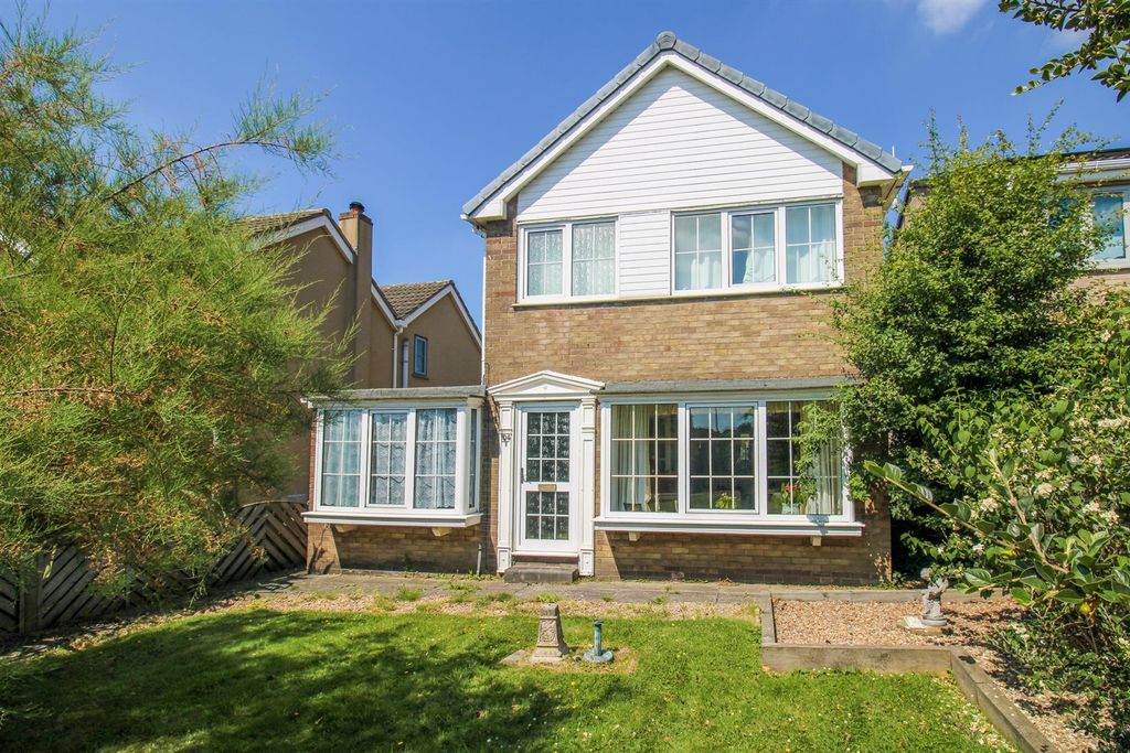 3 bed detached house for saleAckworth Road, Pontefract WF8