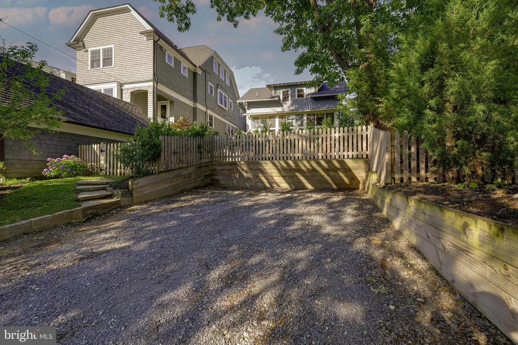 5710 Broad Branch Road NW, Washington, DC 20015