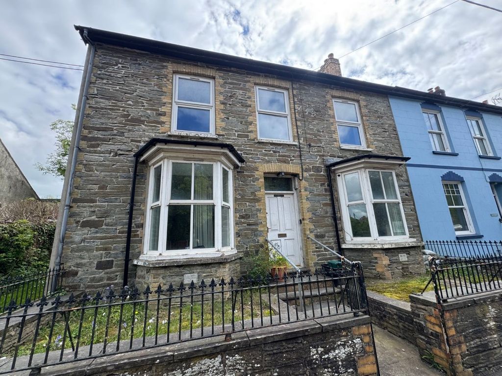 3 bed flat for saleLewis Street, Pontwelly, Llandysul SA44