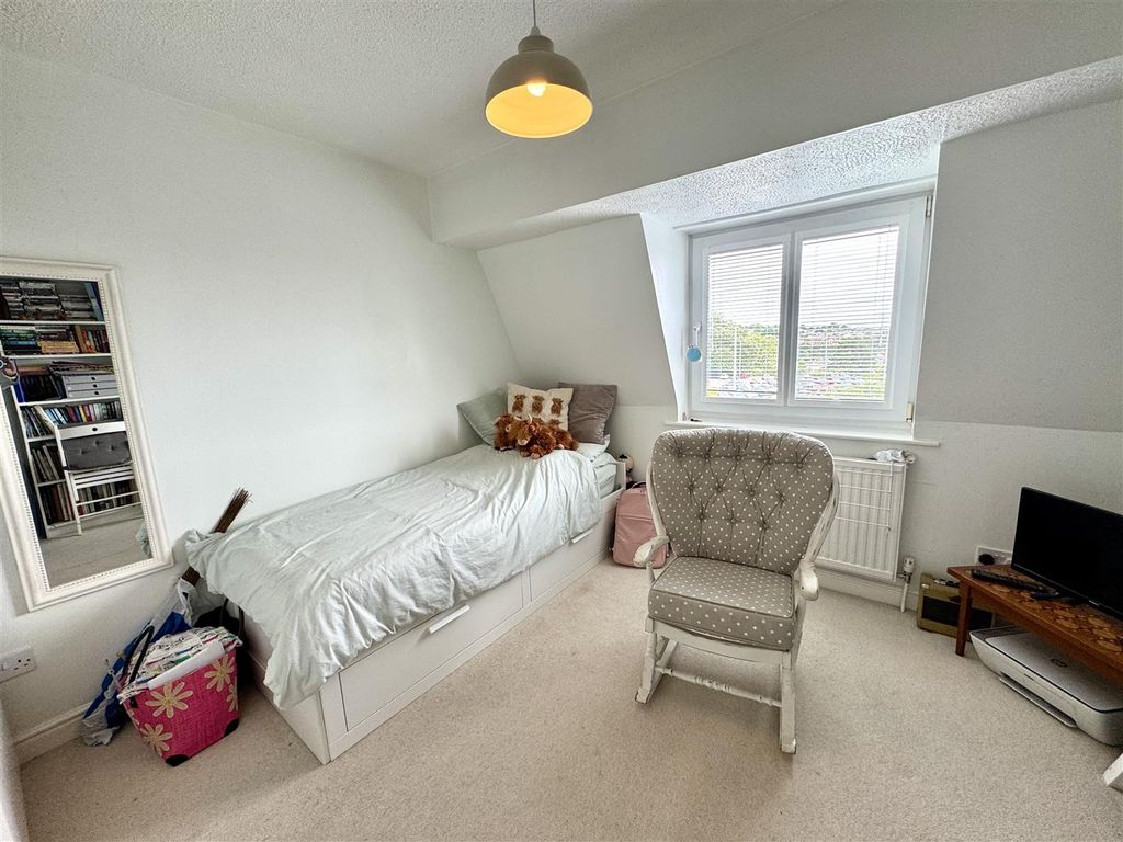 2 bed flat for saleDell View, Chepstow NP16 photo 5