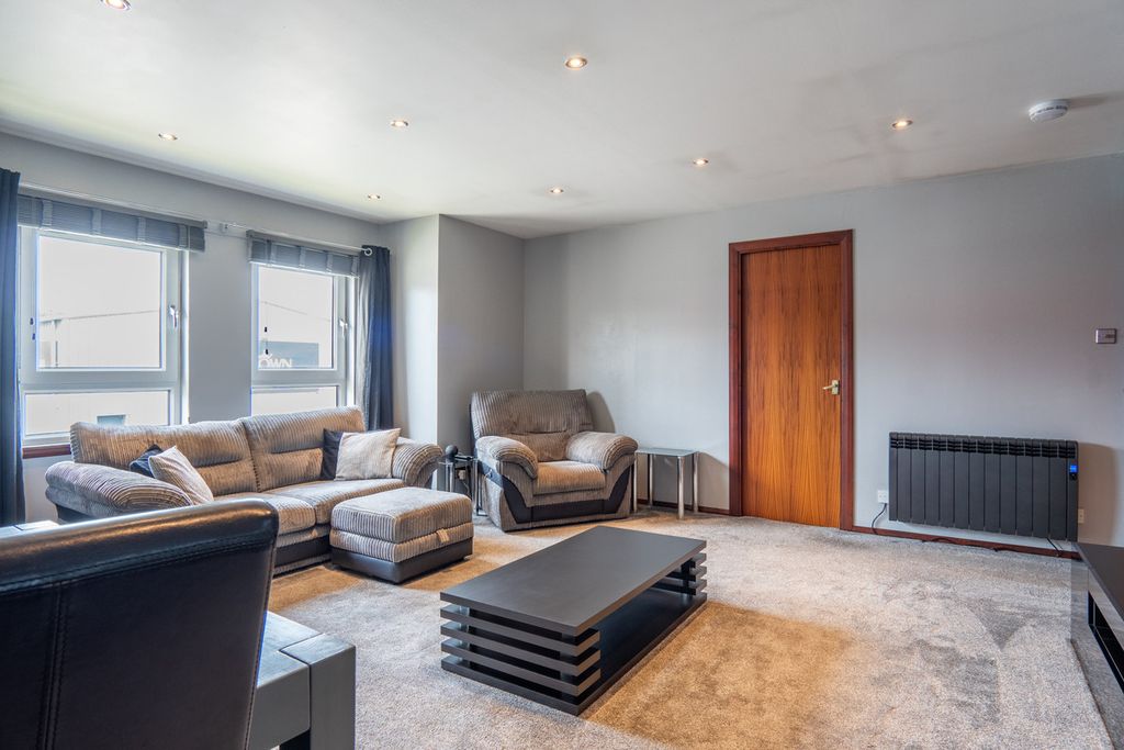 2 bed flat for saleAshgrove Square, Elgin IV30 photo 5