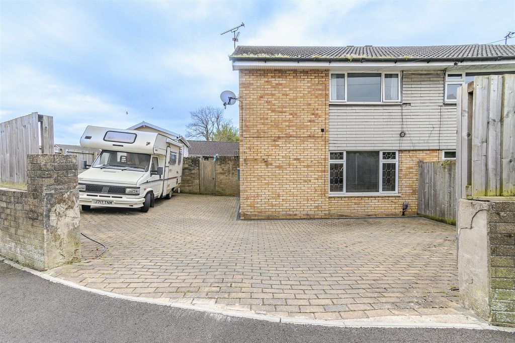 3 bed semi-detached house for saleNorwood Crescent, Barry CF63