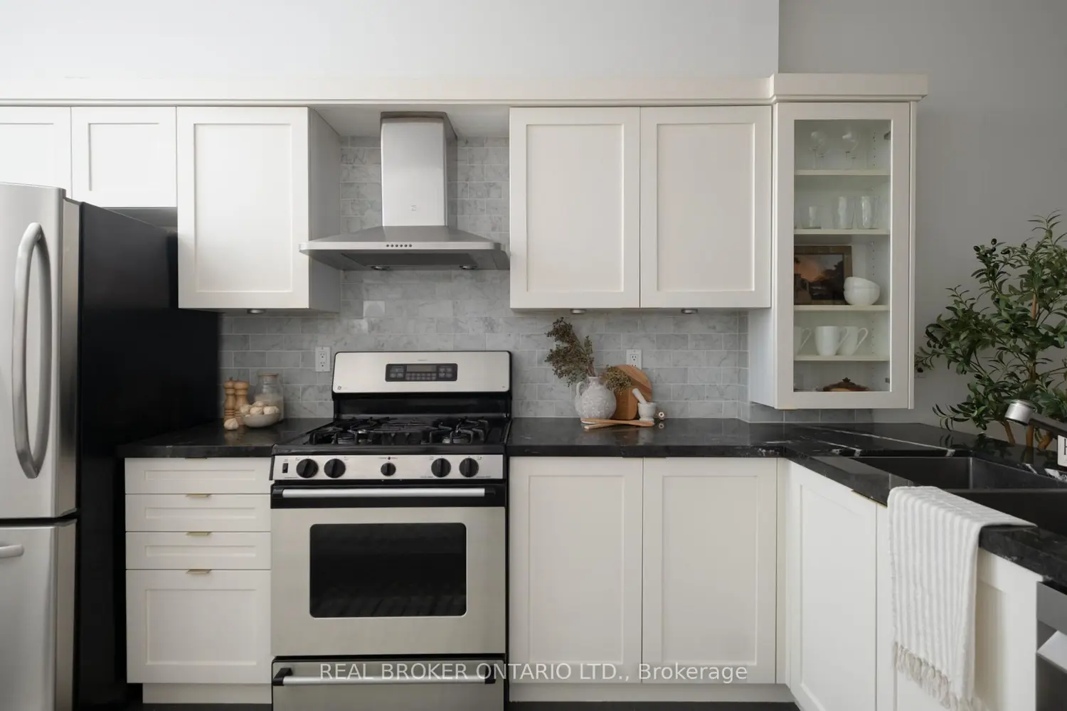 12 East York Avenue photo 4