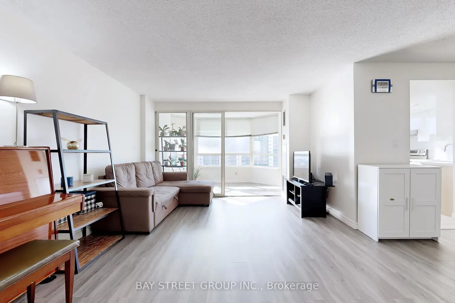 275 Bamburgh Circle 1708 photo 2