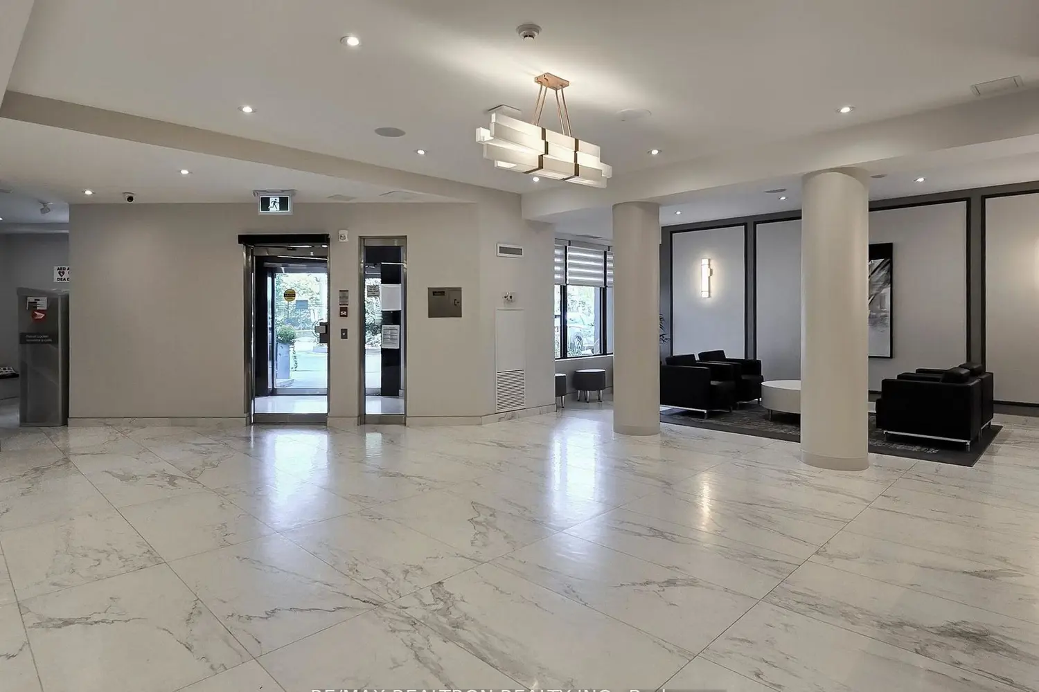 7460 Bathurst Street 1111 photo 2