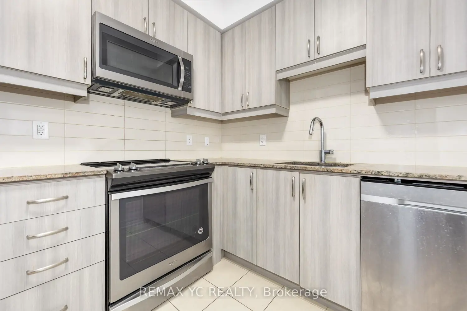 9191 Yonge Street 201 photo 5