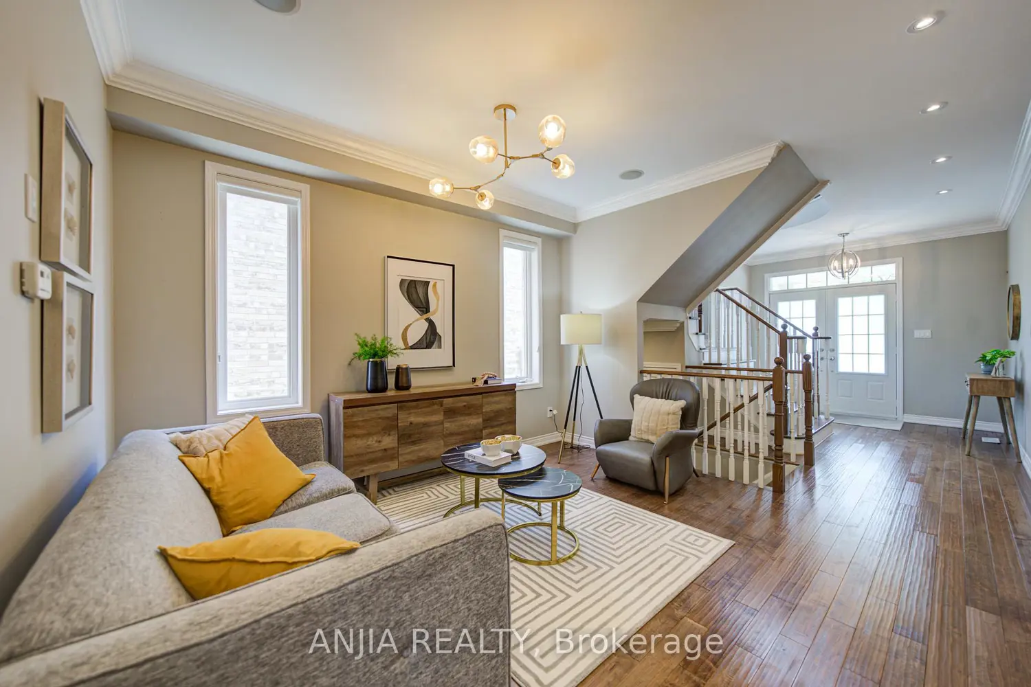 56 Stockell Crescent photo 4
