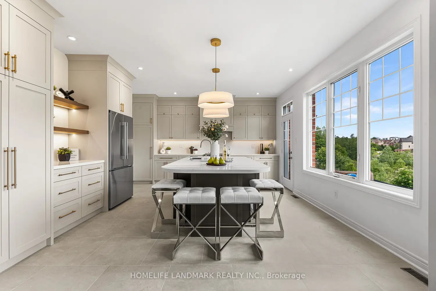 125 Roy Harper Avenue photo 4