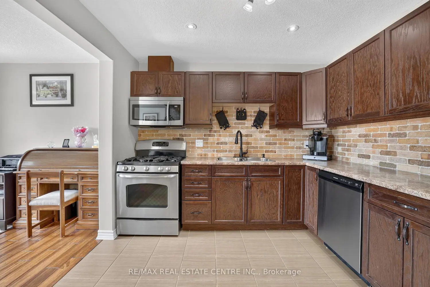 168 Preston Drive photo 5