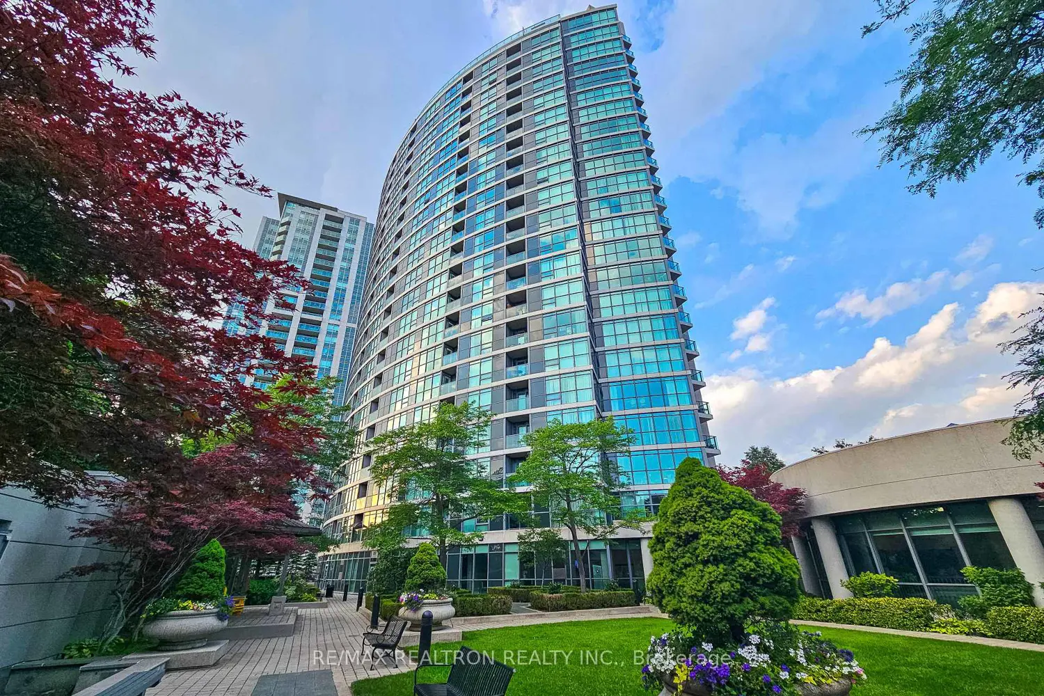 28 Harrison Garden Boulevard 1103