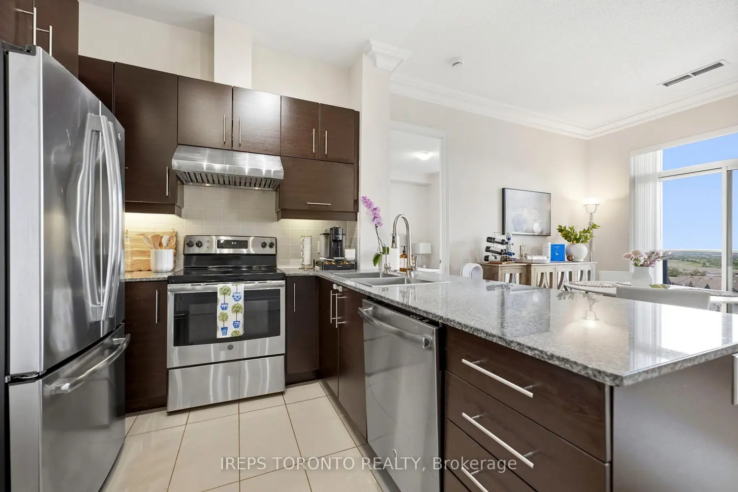 233 South Park Road Ph01 photo 3