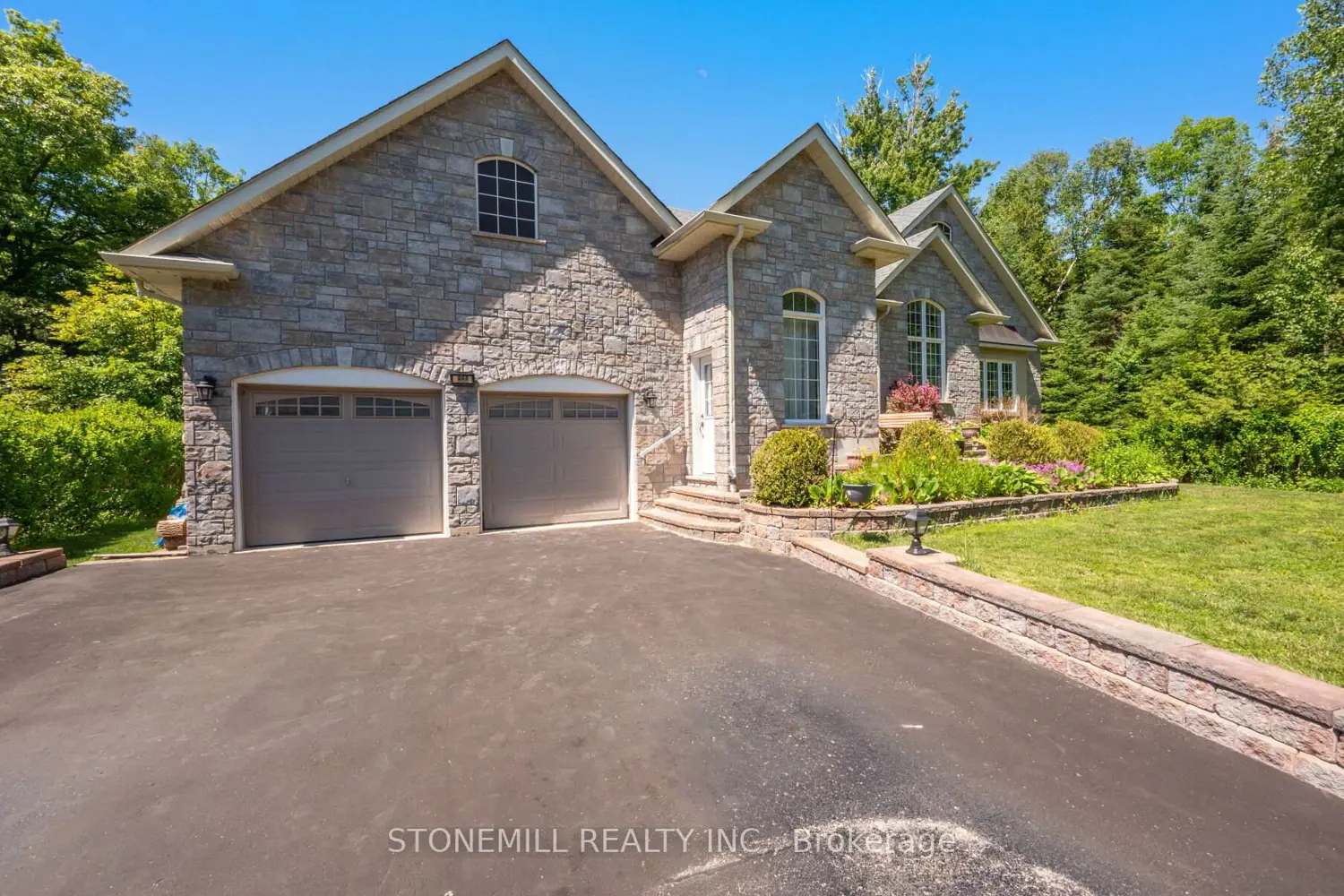 868 Eastdale Drive photo 2