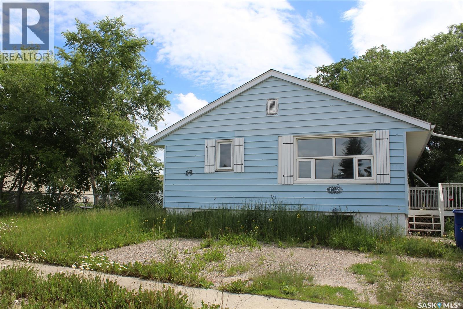 214 4th STREET E