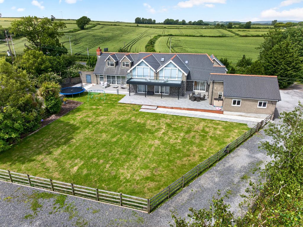 5 bed equestrian for saleLaleston, Bridgend CF32