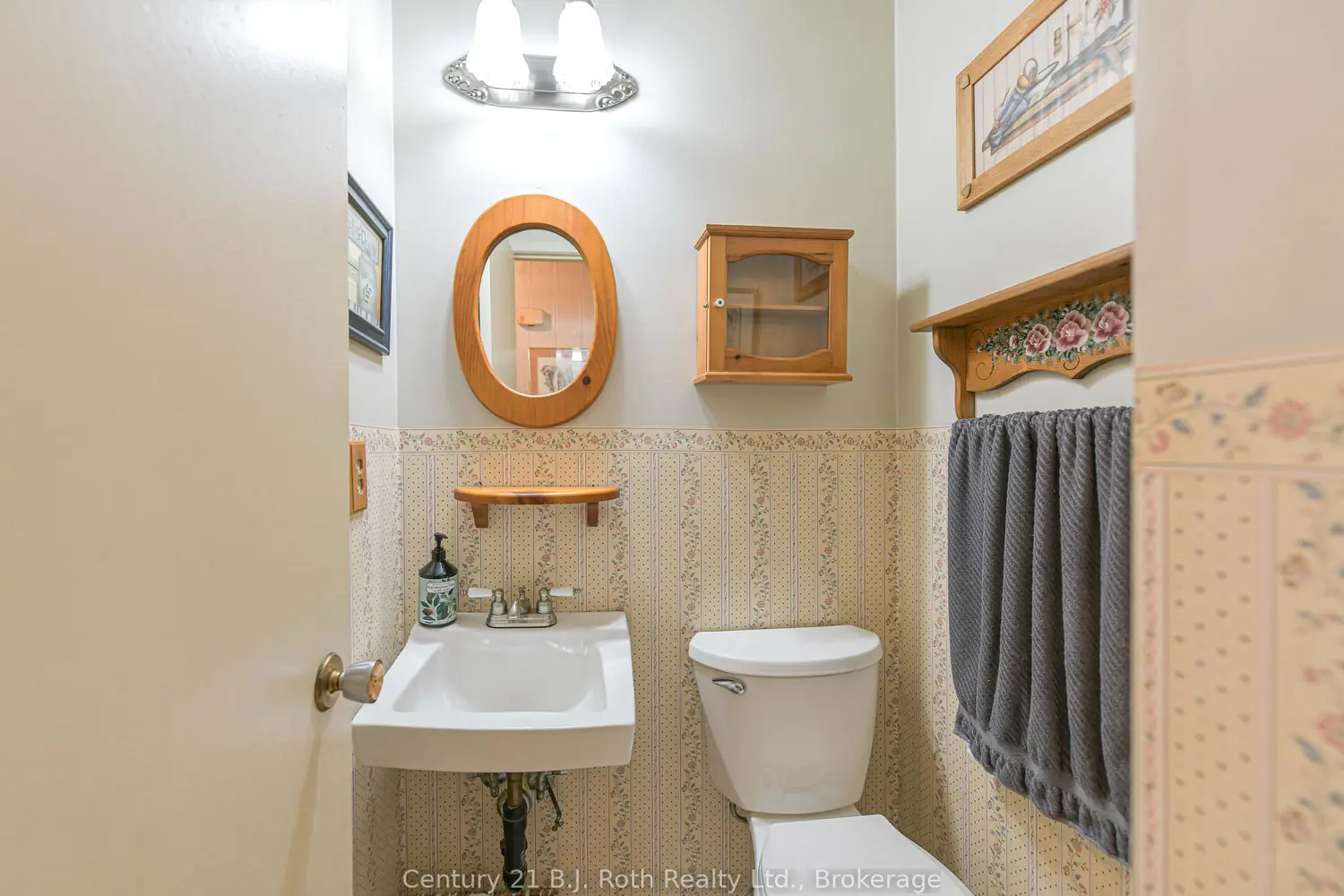 441 Barrie Road 35 photo 4