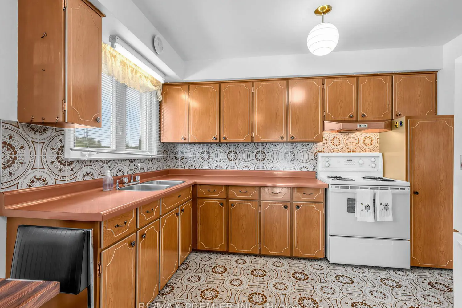 12 Goldcrest Boulevard photo 4