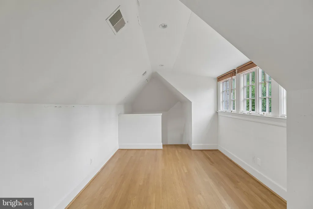 2920 44th Place NW, Washington, DC 20016
